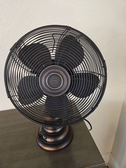 Retro Style Metal 14 Inch Oscillating Desk Fan With Three Speed Settings