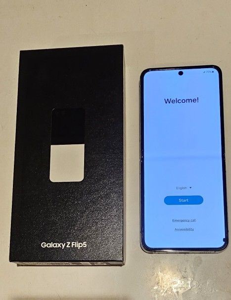 SAMSUNG Galaxy Z Flip5 AI Phone, 512GB Factory Unlocked Android Smartphone, US Version, Cream ( Used Two Months ) ,SCREEN PROTECTOR & CASE
