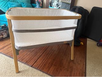 Brand New AMKE Bedside Bassinet – Never Used!