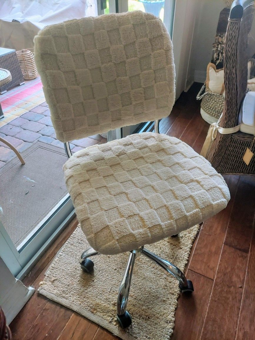 Cream Colored Adjustable Rolling Desk Chair Or Can Use As Vanity Chair