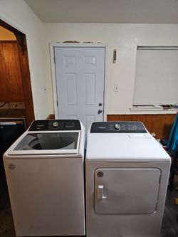 WHIRLPOOL WASHER AND DRYER SET BOTH ELECTRIC TWO AND ONE CLEAN AND DESINFECTED XL CAPACITY 4.8 CU DELIVERY AVAILABLE FOR EXTRA FEE
