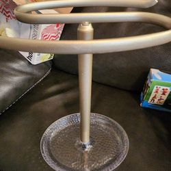 Fingertip Towel  Stand With Base Tray