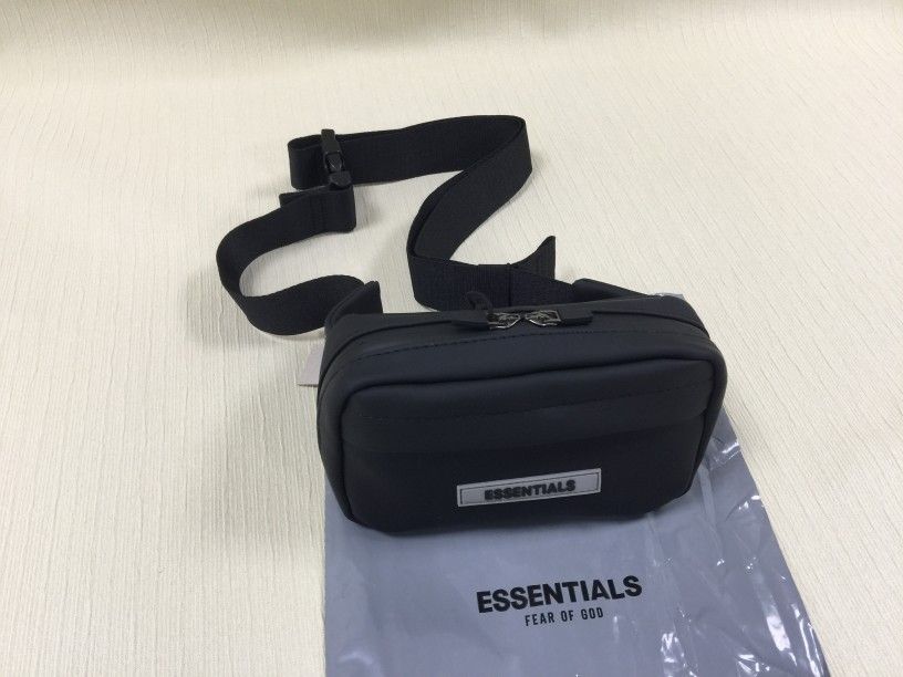 Men’s Essentials Sling Bag