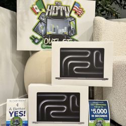 14” Apple MacBook Pro m3 chip 8gb 10 core 512gb MR7J3ll/a floor model 