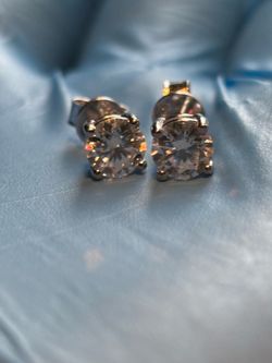 0.6ct VVS1 D-Color Moissanite Studded Unisex Earrings w/ Rubber Backs