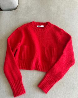 Women Zara Clothing and Aritzia and H&M