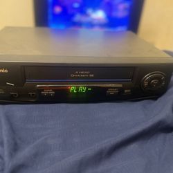Panasonic PV-V402 4-Head Omnivision VHS VCR Player- No Remote Tested With Cables