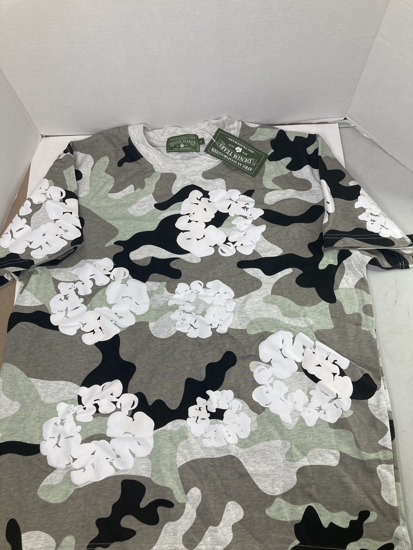 🔥 Denim Tears Camo Cotton Wreath T-Shirt – Size L 🔥