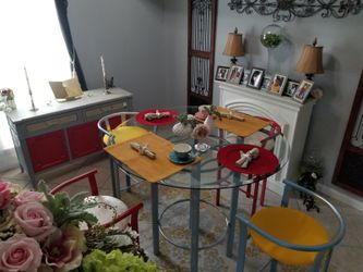 Breakfast dinning room high table with chairs