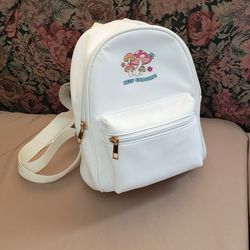 Mini Backpack

Snow White Color With Mushroom Design Keep Growing In The Front, With Long Straps Made By LD For Kid And Adult Great Clean Condition 