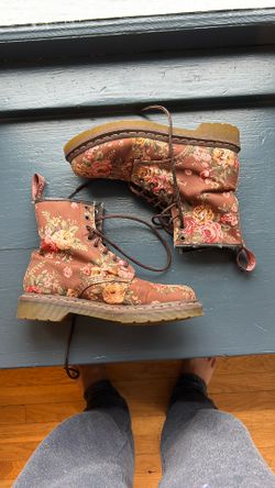 Like New Doc Marten Boots