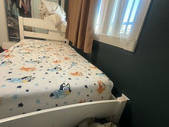 Kids bed frame and mattress (Twin)
