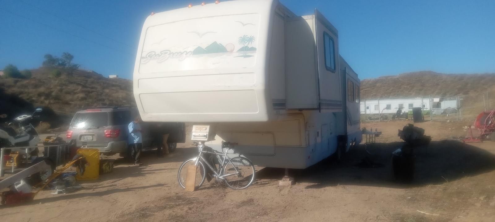 1998 Sea Breeze 5th Wheel Camper Trailer
