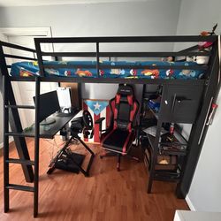 Loft bed metal con escritorio para trabajos o para juegos “gamer” buena para espacios pequeño