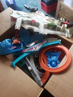 2015 Hot Wheels Ultimate Garage W/ Shark