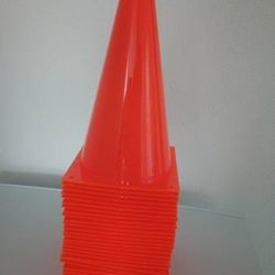 SET OF 31 ORANGE CONES APPROXIMATELY 12 Inches (BRAND NEW ) - $25 (Harahan)