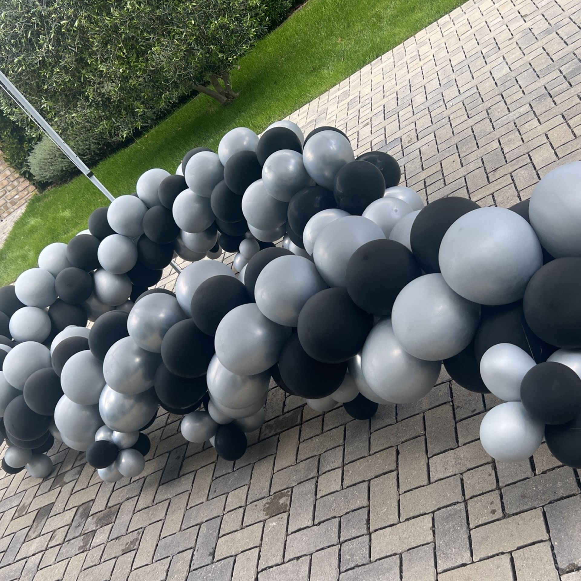 FREE Beautiful Large Balloon Arch 