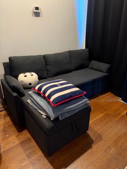 Couch / pullout bed / storage