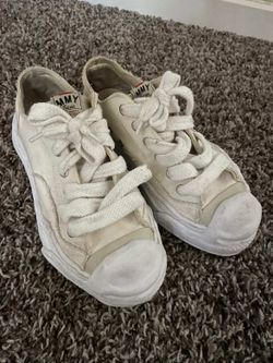 Maison Mihara Size 10 Beige/White
