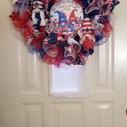 23" 4TH OF JULY MESH RIBBON WREATH + GNOMES & EMBELLISHMENTS  NEW