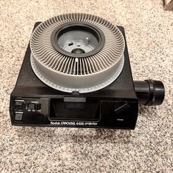 Kodak 4400 Projector With 80 Slide Carousel