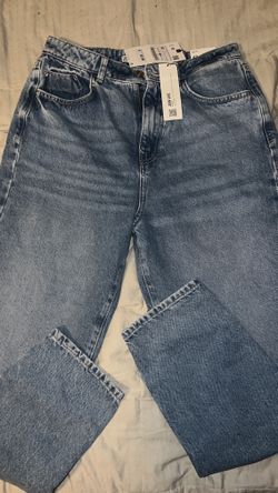 Brand New Zara  Mom Fit Jeans HIGH RISE - MOM LEG - ANKLE- RIGID