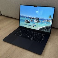 MacBook Air 15” M2 256gb 8gm Ram 97% Battery Like New