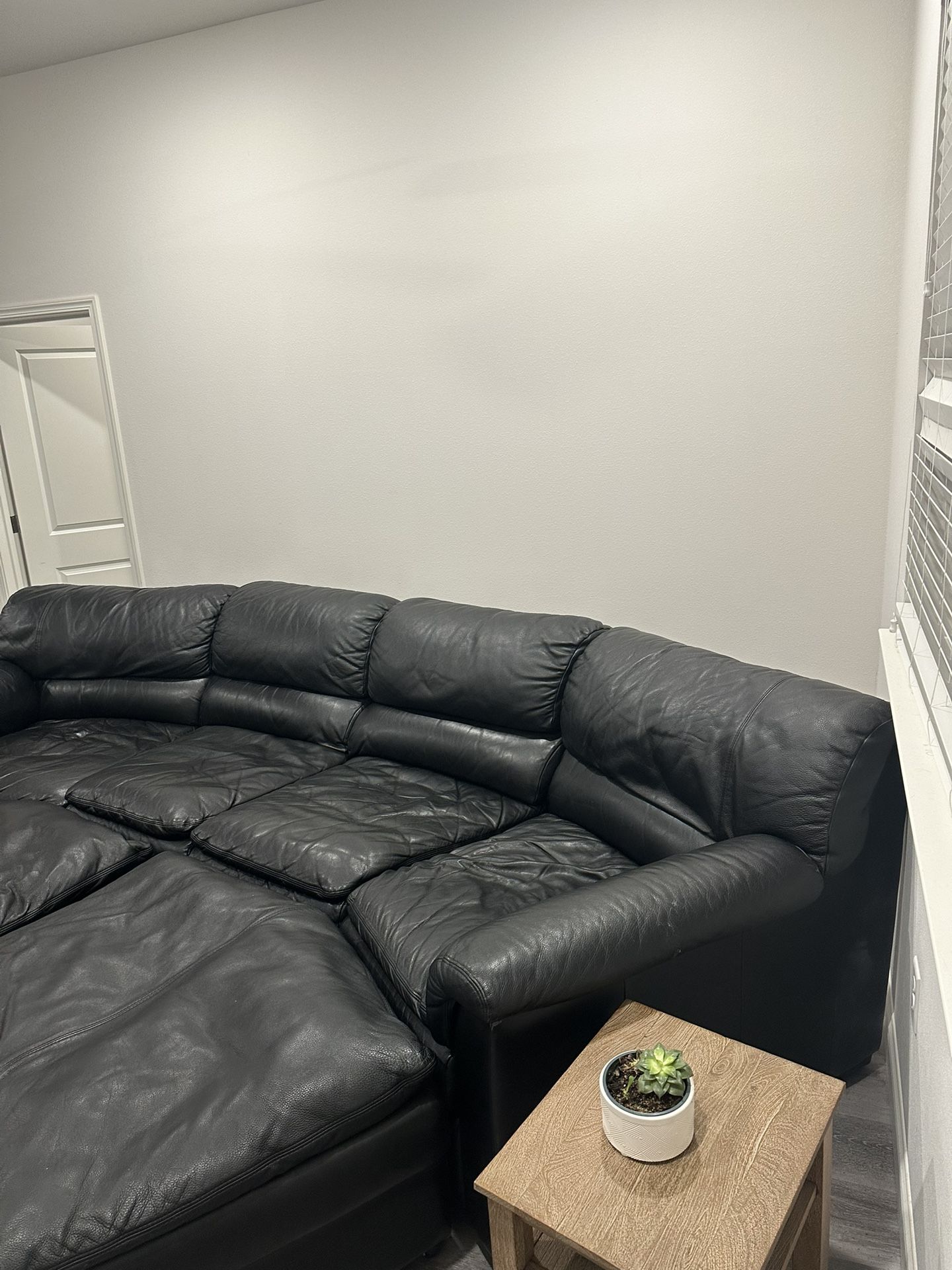 Luxury Italian Leather Sectional Sofa – Excellent Condition