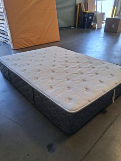 QUEEN MATTRESS 12"