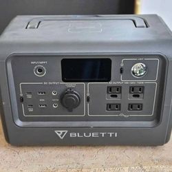 Bluetti EB70 Power Station 