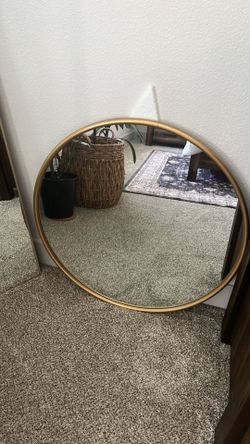Round gold mirror