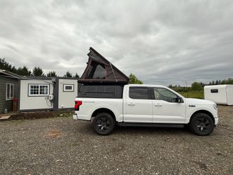 Hard Shell Rooftop Tent – Universal Fit for SUVs & Trucks | Easy Setup