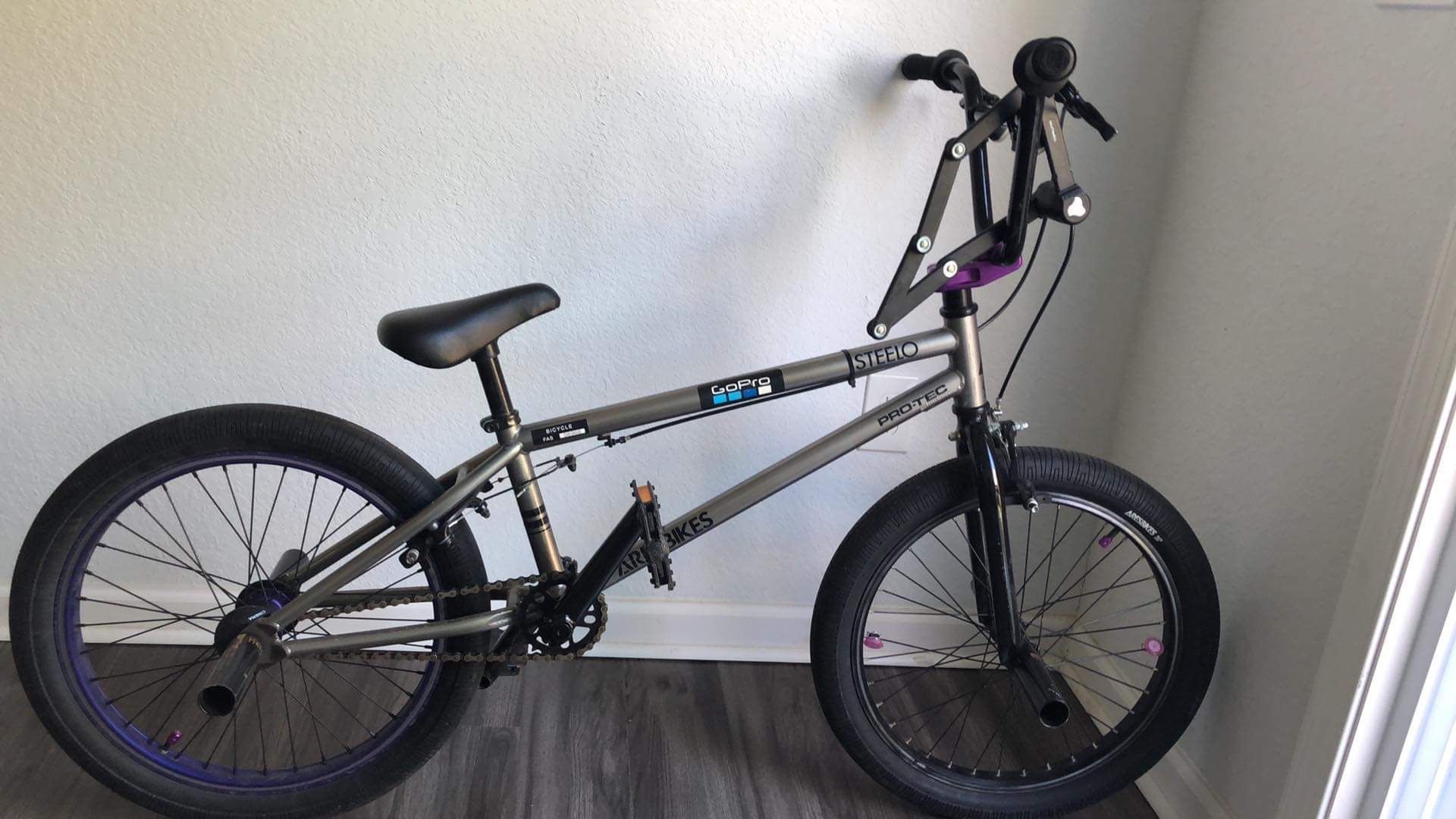ARES Steelo BMX bike with extras