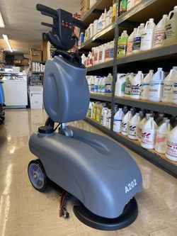 BATTERY FLOOR SCRUBBER 