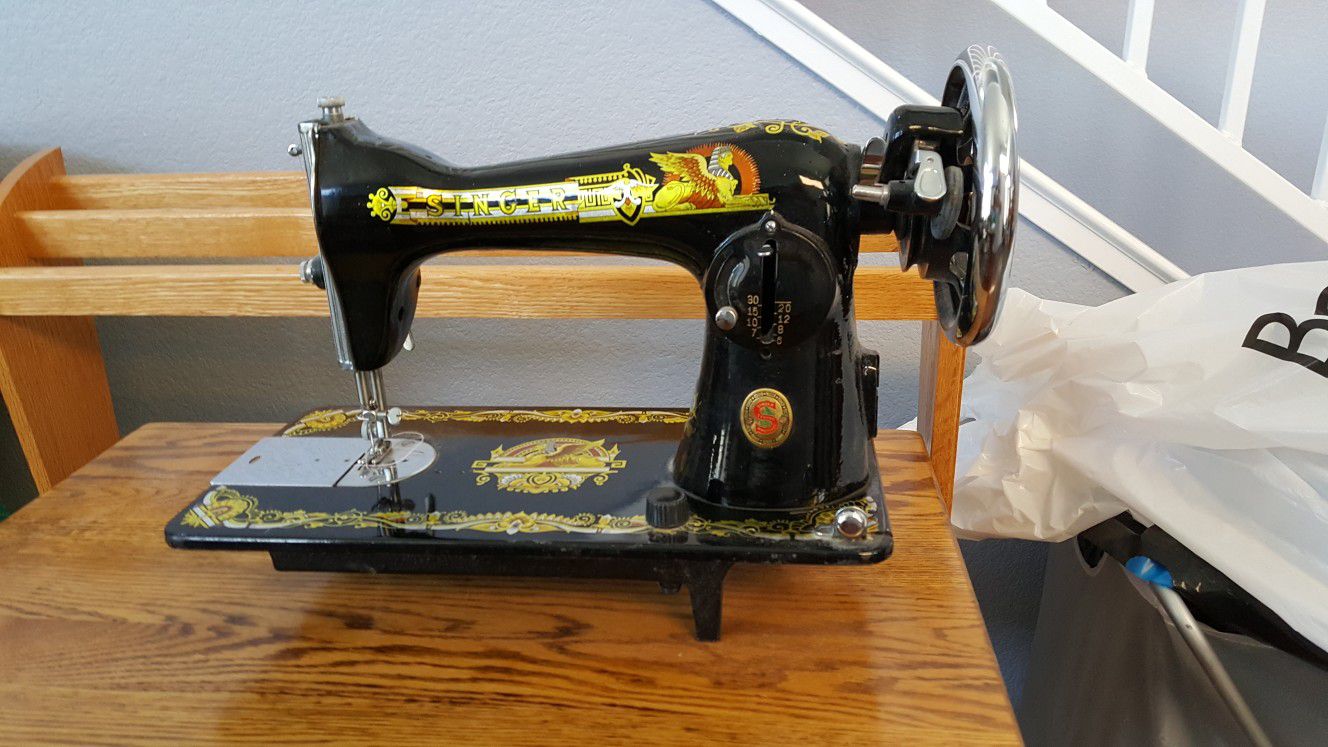 Singer Mending M1000 Sewing Machine for Sale in Las Vegas, NV - OfferUp