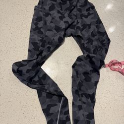 Lululemon Men Small Tights 28’ Nulux Black/Grey Camo NWOT 