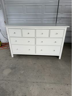 8 drawer white IKEA dresser ! Free delivery