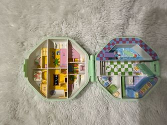 Vintage Polly Pocket Compact Playset