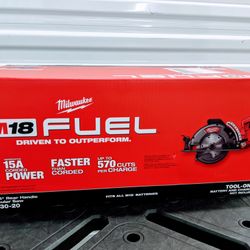 MilwaukeeM18 FUEL 18V Lithium-Ion Cordless 7-1/4 in. Rear Handle Circular Saw (Tool-Only)