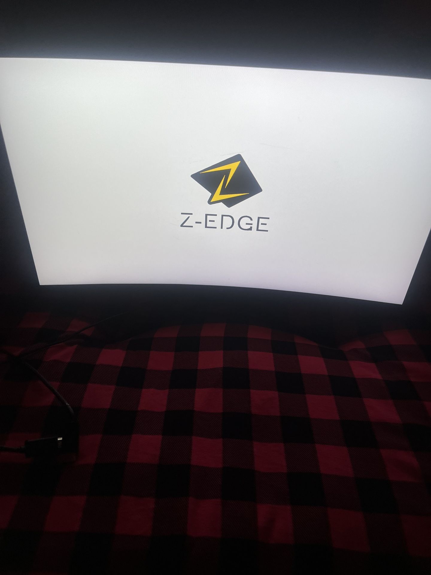 Zedge Curved Gaming Monitor (1080P) (240HZ) (WITH power cable and HDMI 2.0 Cable) (Built in crosshair for video games)