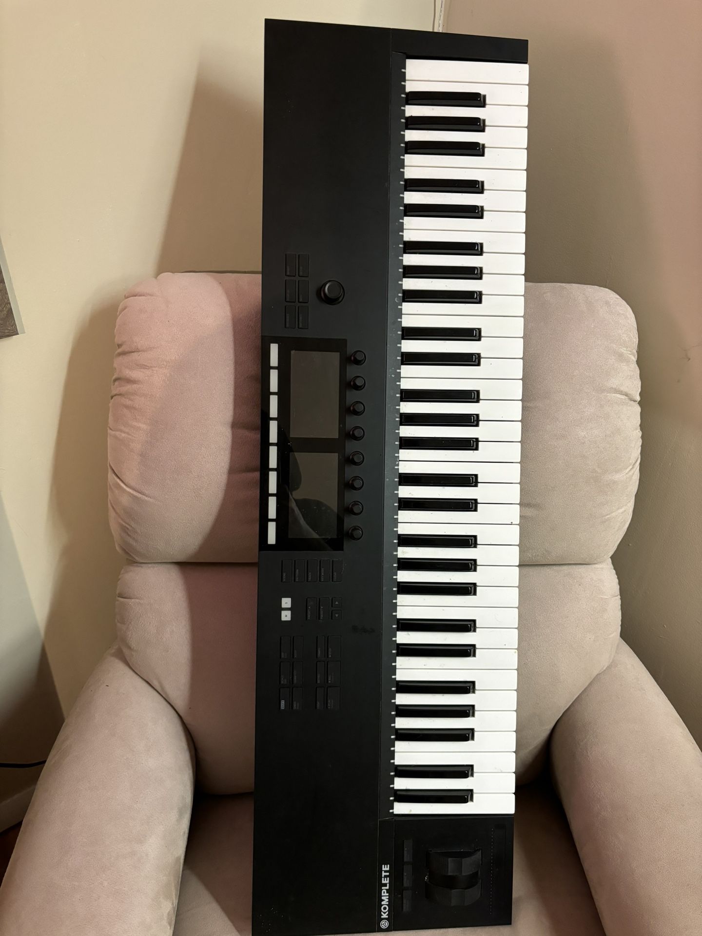 Native Instruments S49 With Full Komplete Upgrade