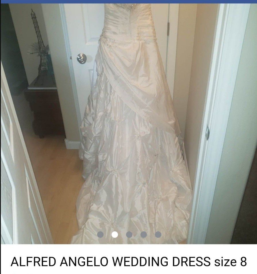Alfred Angelo
 size 8 wedding Tags Still On!