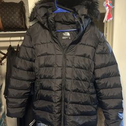 This is a The North Face Women's Gotham Jacket, a black down puffer jacket with a faux-fur trimmed hood XL