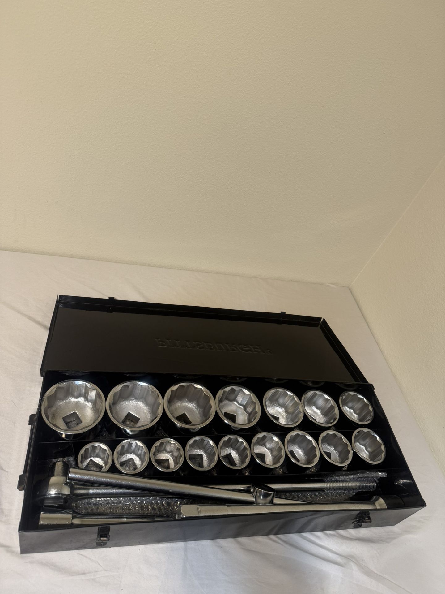 Pittsburgh 20 Piece Jumbo Socket Set 3/4" Drive 7/8"-2" W/Ratchet & Breaker