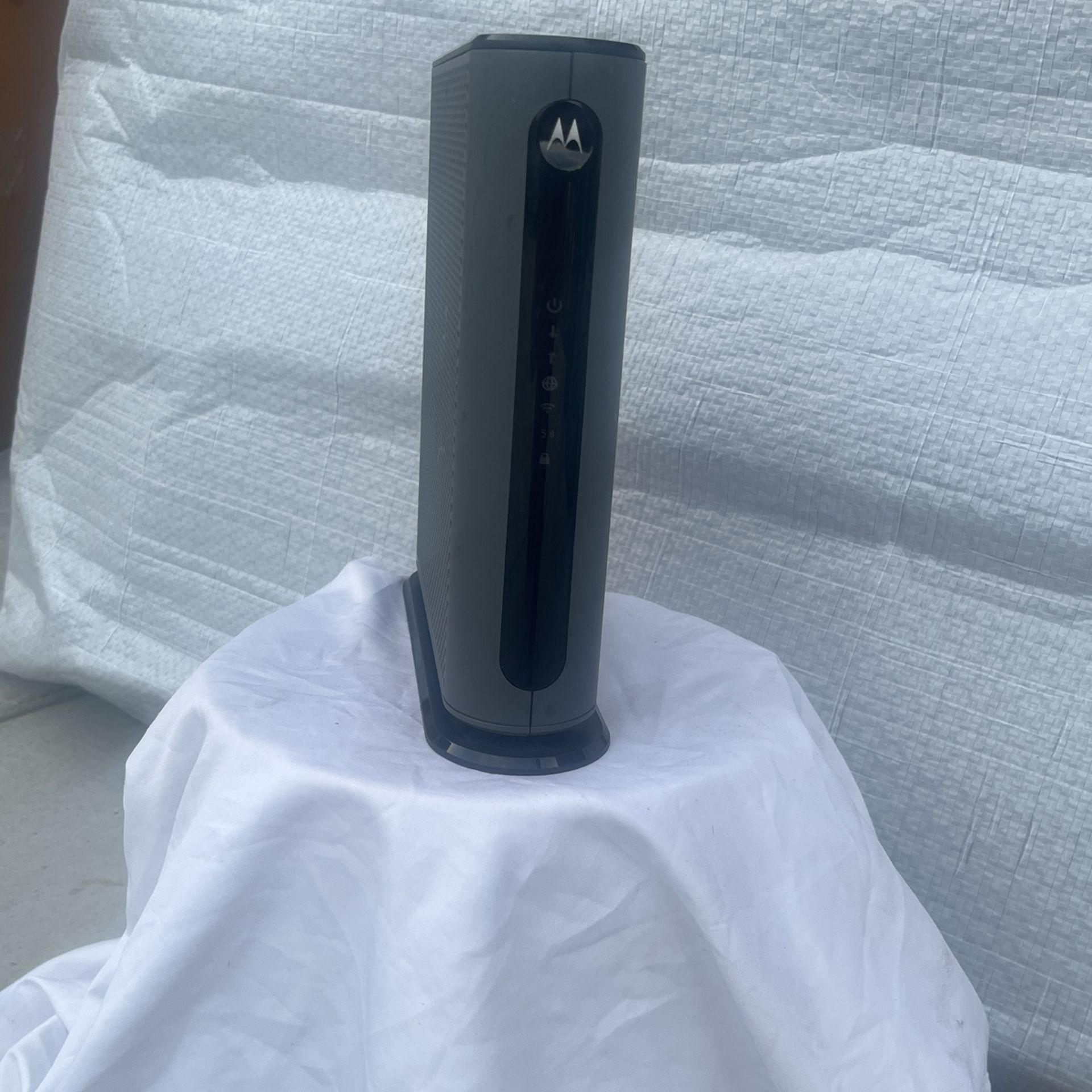 24x8 Cable Modem Plus AC1900 Router