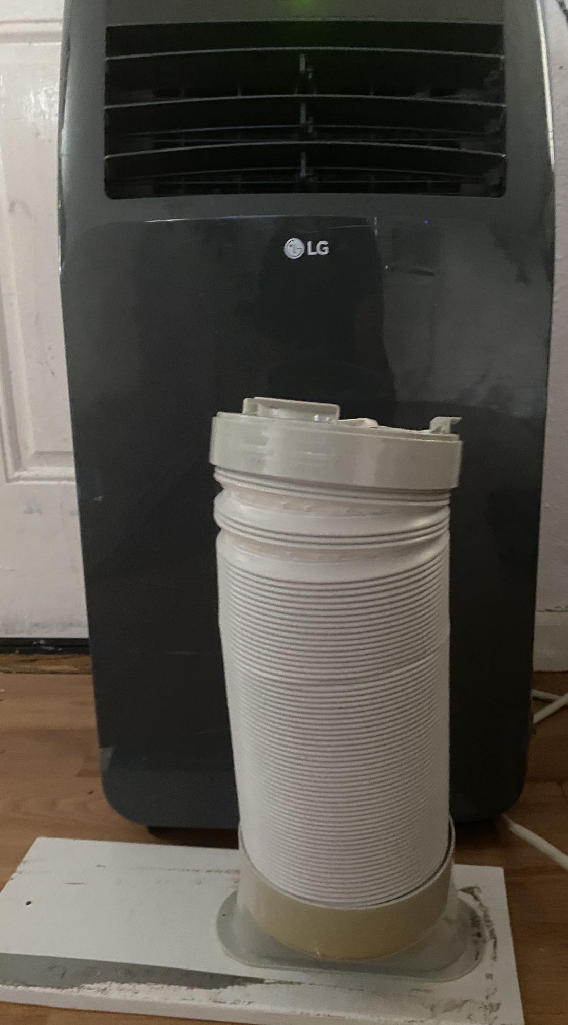 LG Portable Air Conditioner LP1215GXR 12,000. BTU for Sale in Sandy, OR