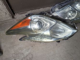 OEM TOYOTA PRIUS HEADLIGHTS PAIR