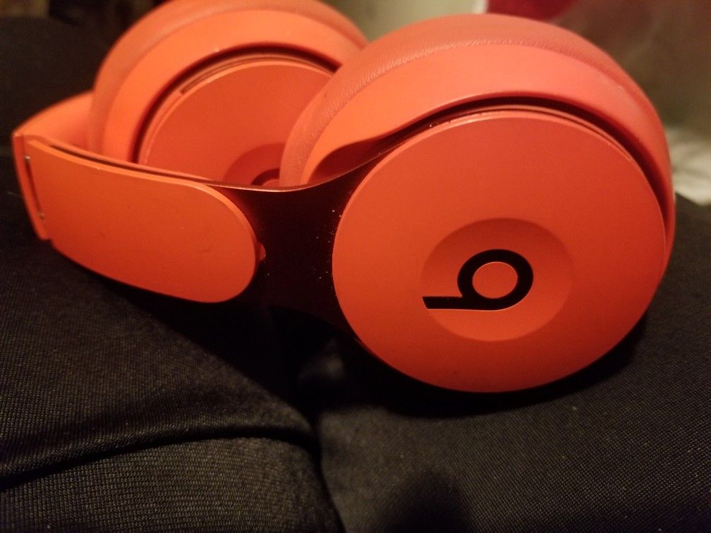 BEATS SOLO PRO'S NC WIRELESS HEADPHONES