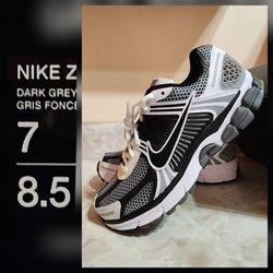 Nike Zoom Vomero 5 SE SP