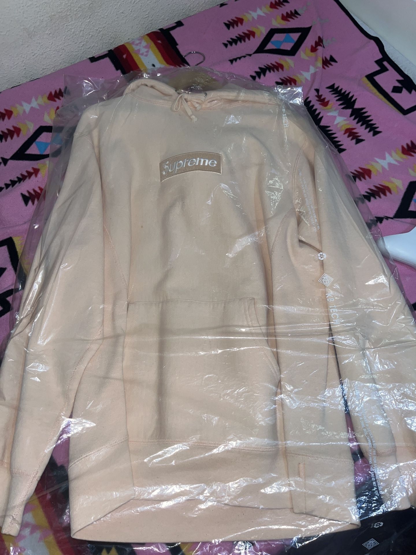 Supreme box logo